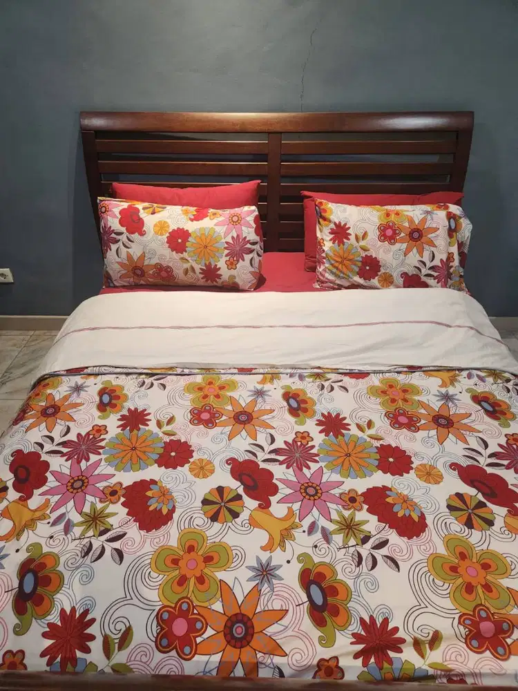 Kasur king size layak pakai. 2 buah.