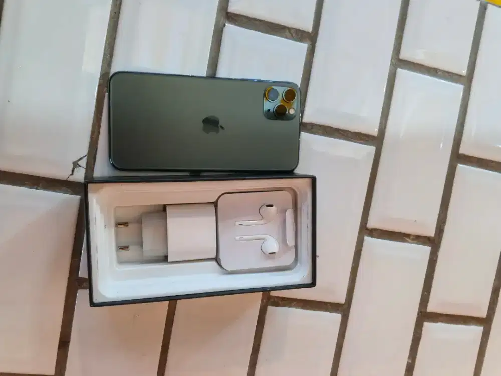 iphone 11 pro max 256gb pada masih baru