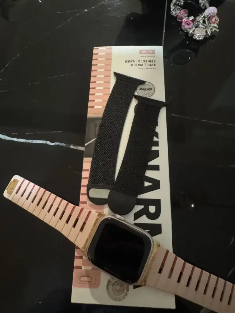 Apple watch series 10 , 42 mm