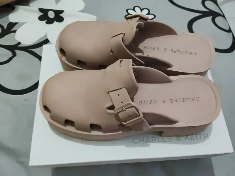 Sepatu Sandal Charles&Keith Original