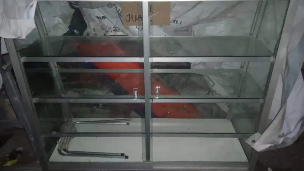 Dijual etalase masih mulus