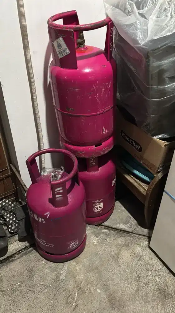 Tabung gas 12kg ada 3 tabung
