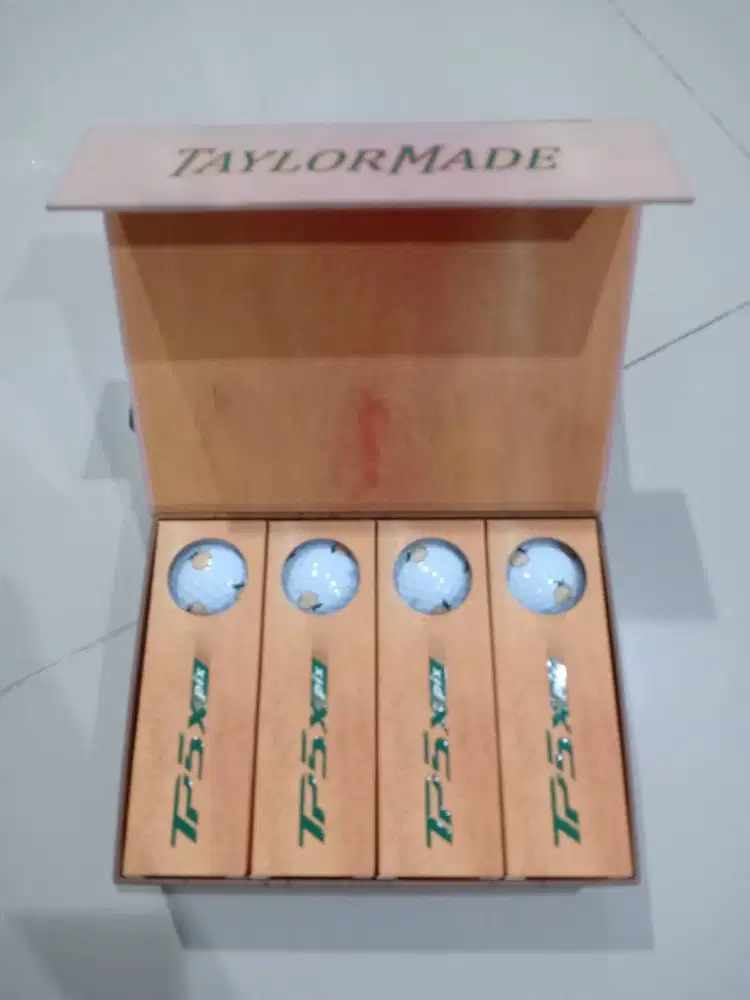 Bola Golf Taylormade TP5x Pix