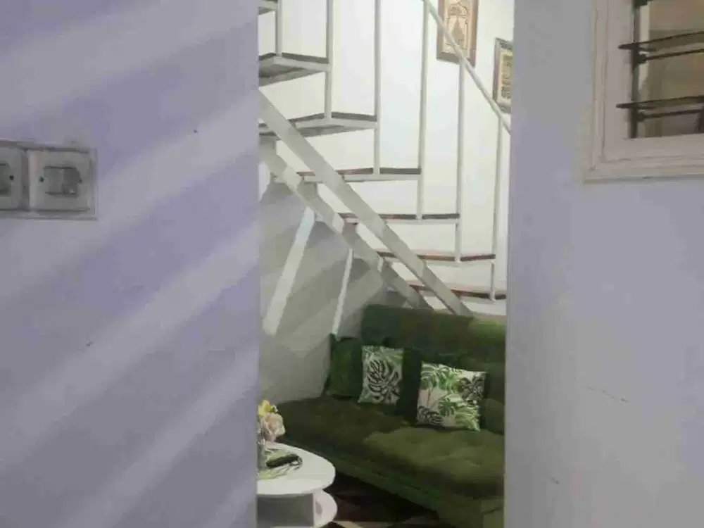 Dijual Cepat, Murah Rumah Semi Furnished di Raya Semampir