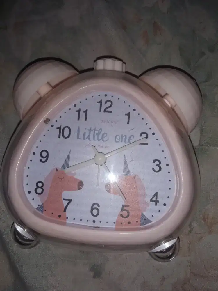 HSC 2025 Jam Meja Minimalis