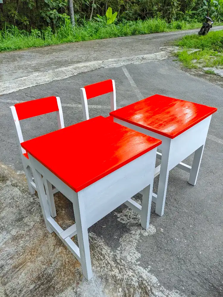 Meja sekolah, meja kantor, dll