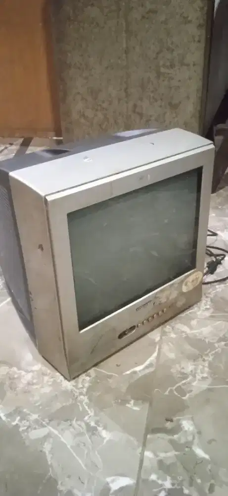 Tv tabung layar datar 15 Toshiba