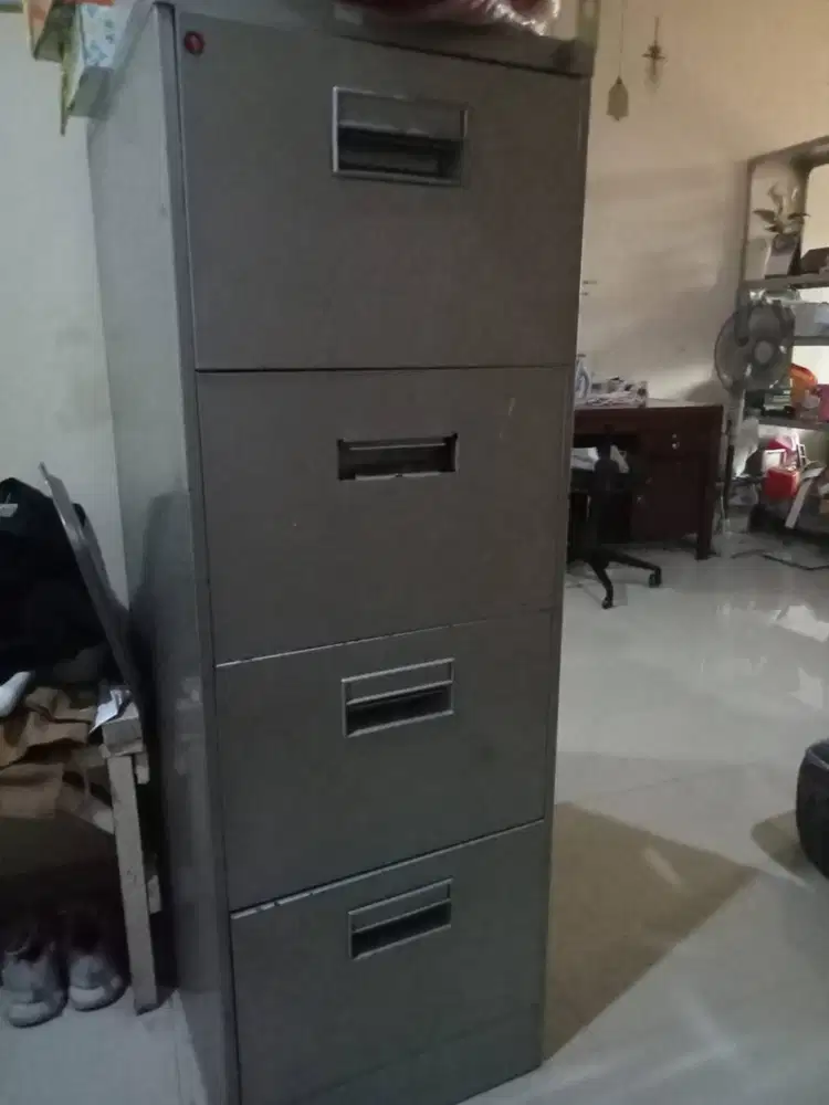 Barang: Filling cabinet 4 susun full besi