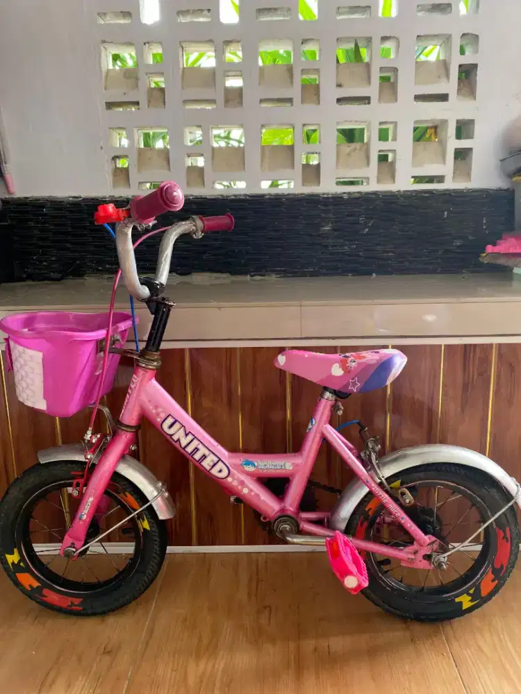 Sepeda united ukuran 12