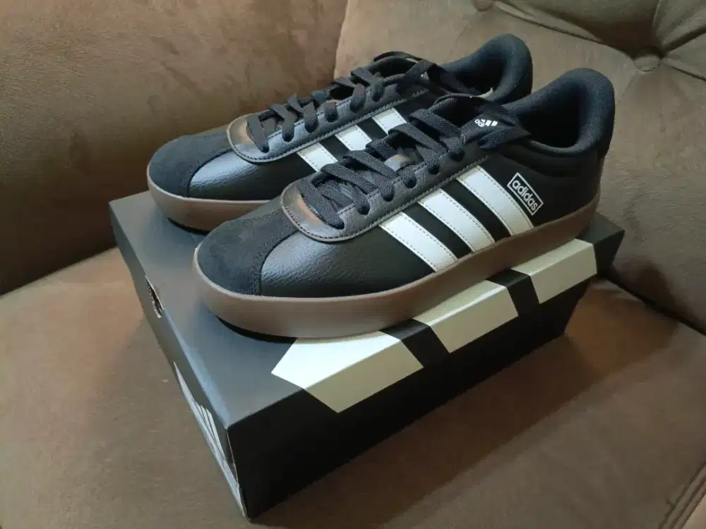 Adidas size 42 2/3 original 1000% asli jaminan uang kembali