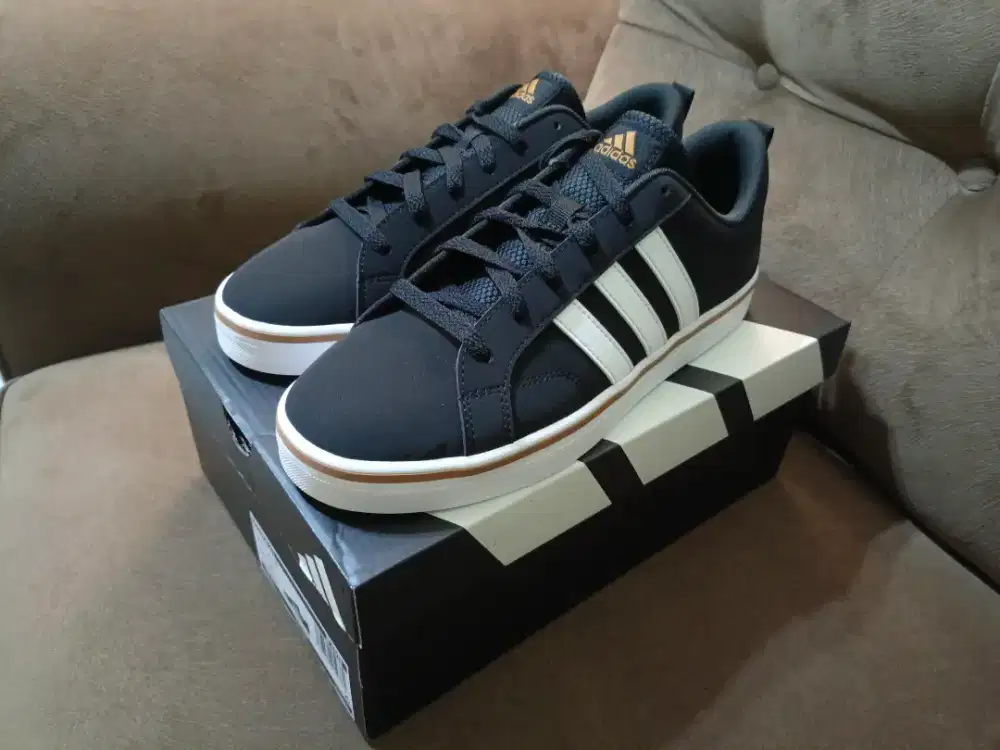 Adidas size 42 original 1000% jaminan uang kembali