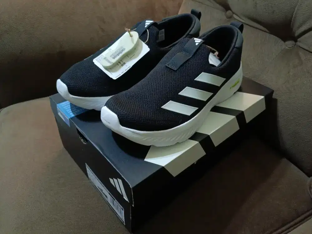 Adidas size 42 original 100% asli dijamin