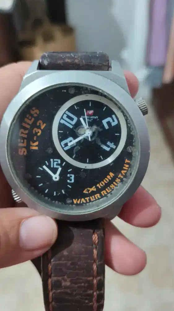 Jam tangan Swiss Army jadul