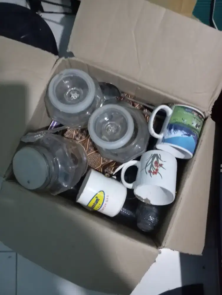 Di Jual Piring dan gelas kaca layak pakai