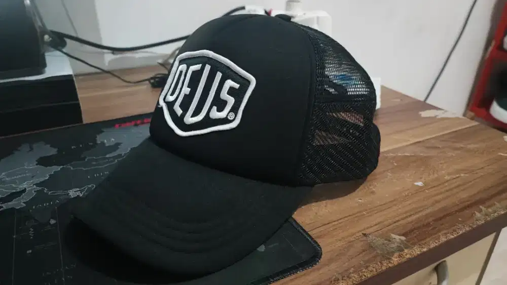 Deus cap/topi Deus