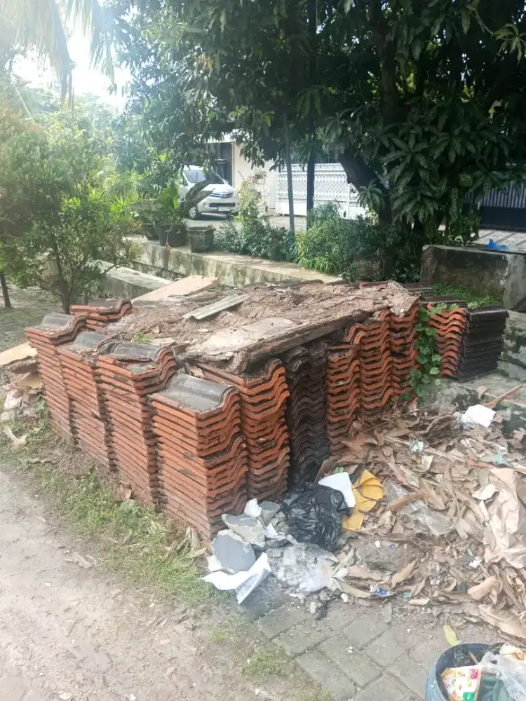 Genteng bekas bongkaran