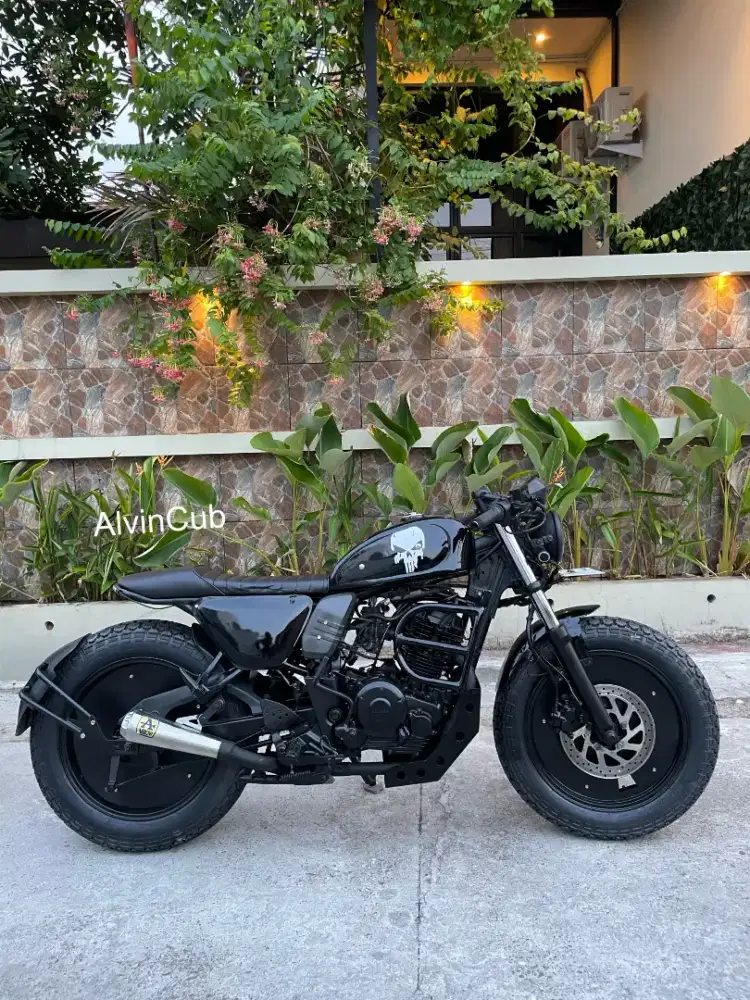 CafeRacer,BratCafe Custom Byson