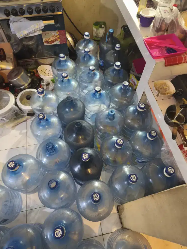 Jual galon bekas aqua 43 pcs