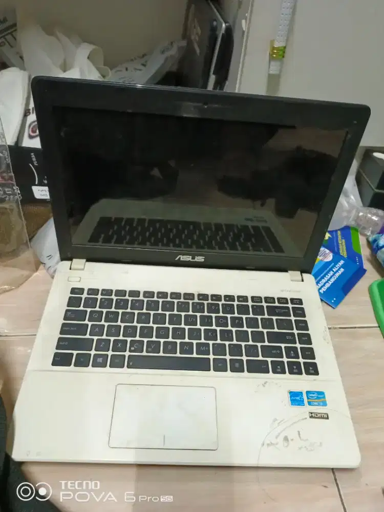 Asus X451C berwarna putih., BEKAS