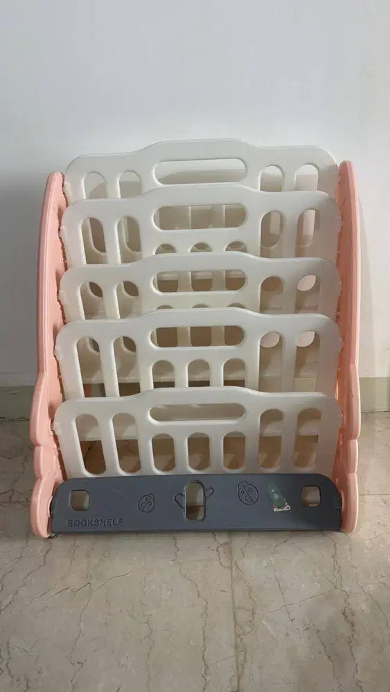 Rak Buku Anak – 4 Slot | Warna Peach Putih Abu