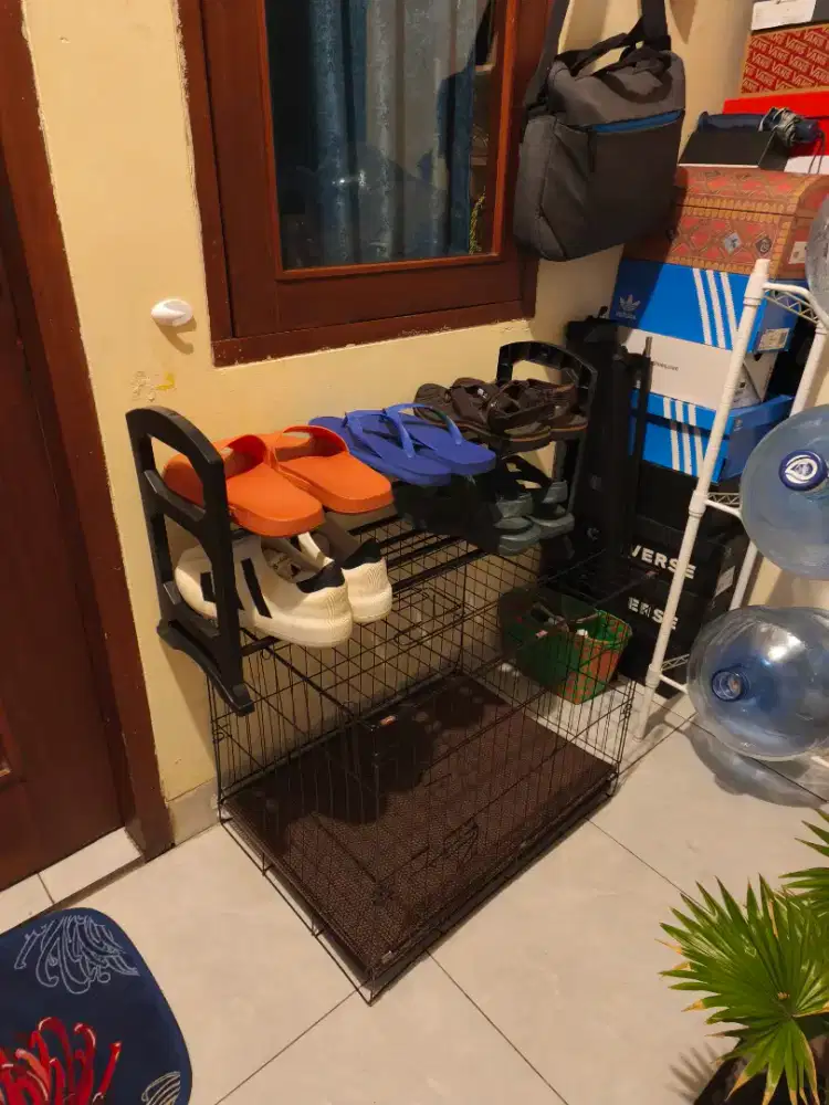 Kandang kucing besi