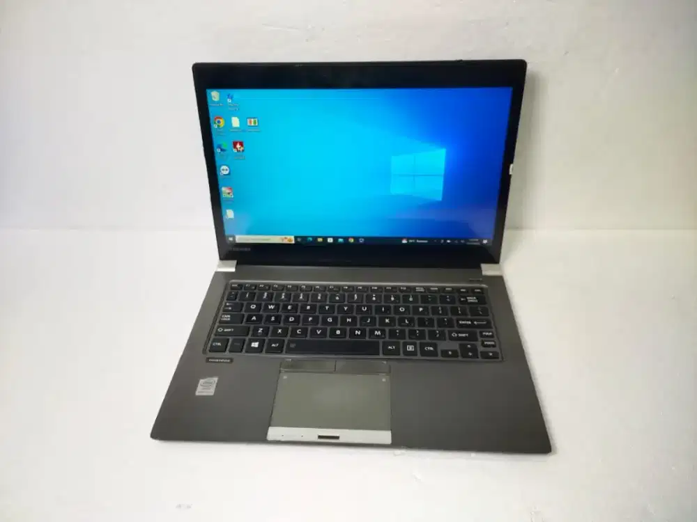 A1054 Toshiba portege Z30-A core i7-4600U full HD Ram 8GB ssd 256GB
