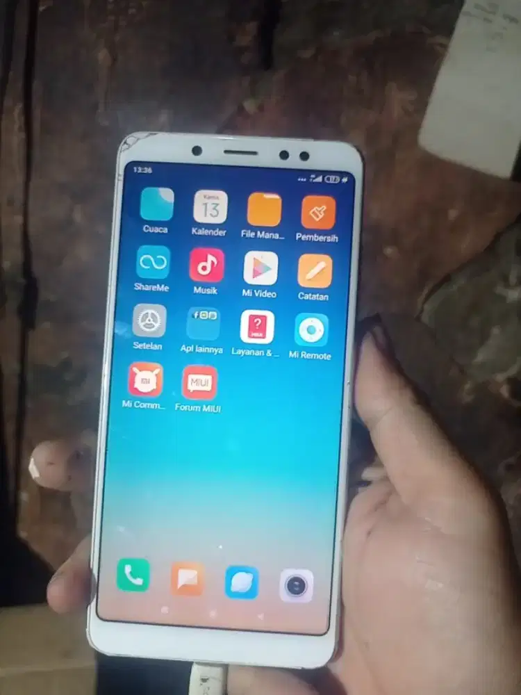 Redmi note 5 ram 4/64 batangan retak dikit