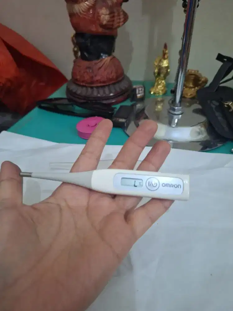 Topi pelindung dari 
Matahari warna putih 
Limited edition 
Barang ter