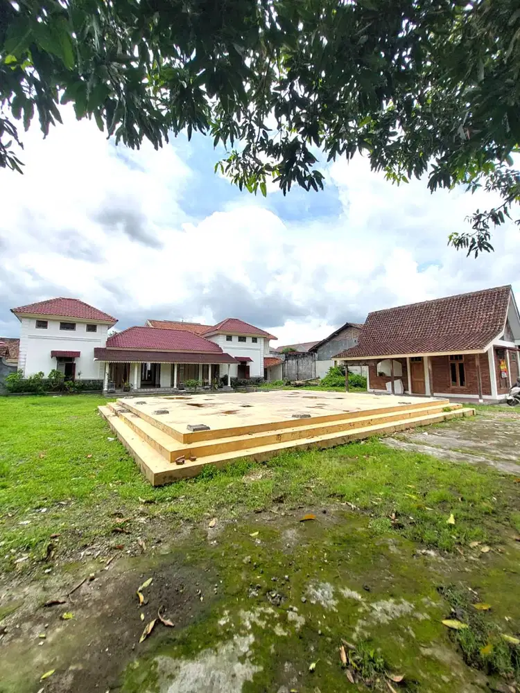 Rumah Bernuansa Vintage Halaman Luas dekat Malioboro