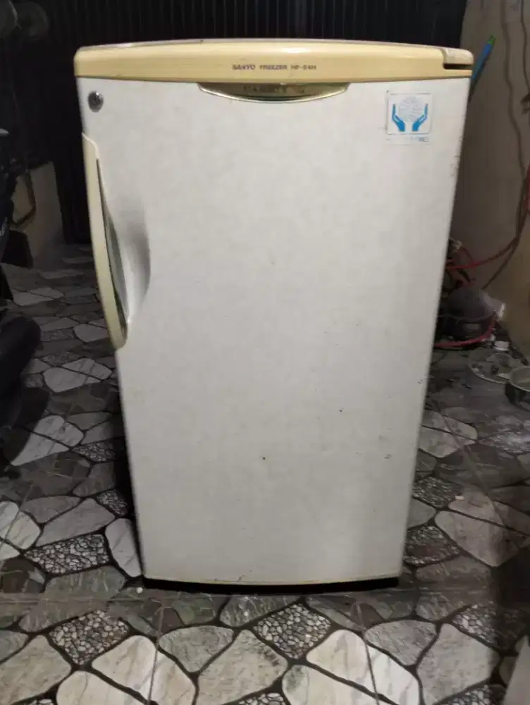 Jual freser rak merk sanyo orisinilan..5 rak bikin es batu cepat