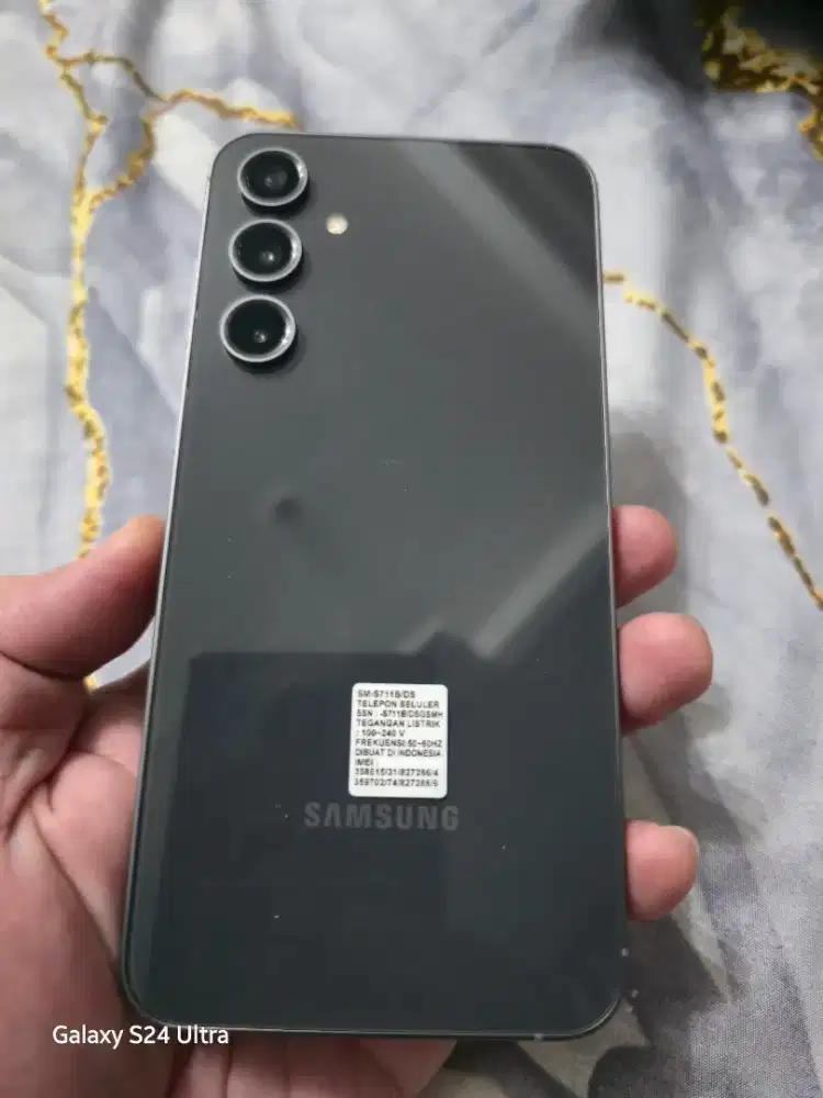 Dijual hp samsung galaxy s23fe warna hitam fulset mulus like new 8/256