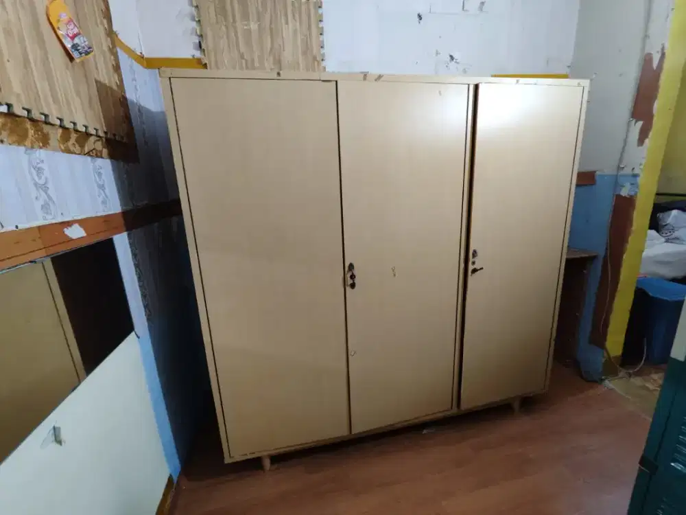 DIJUAL CEPAT LEMARI KAYU JATI