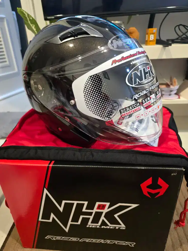 Helm Halfface NHK GT Avenger gunmetal, double visor. Size L