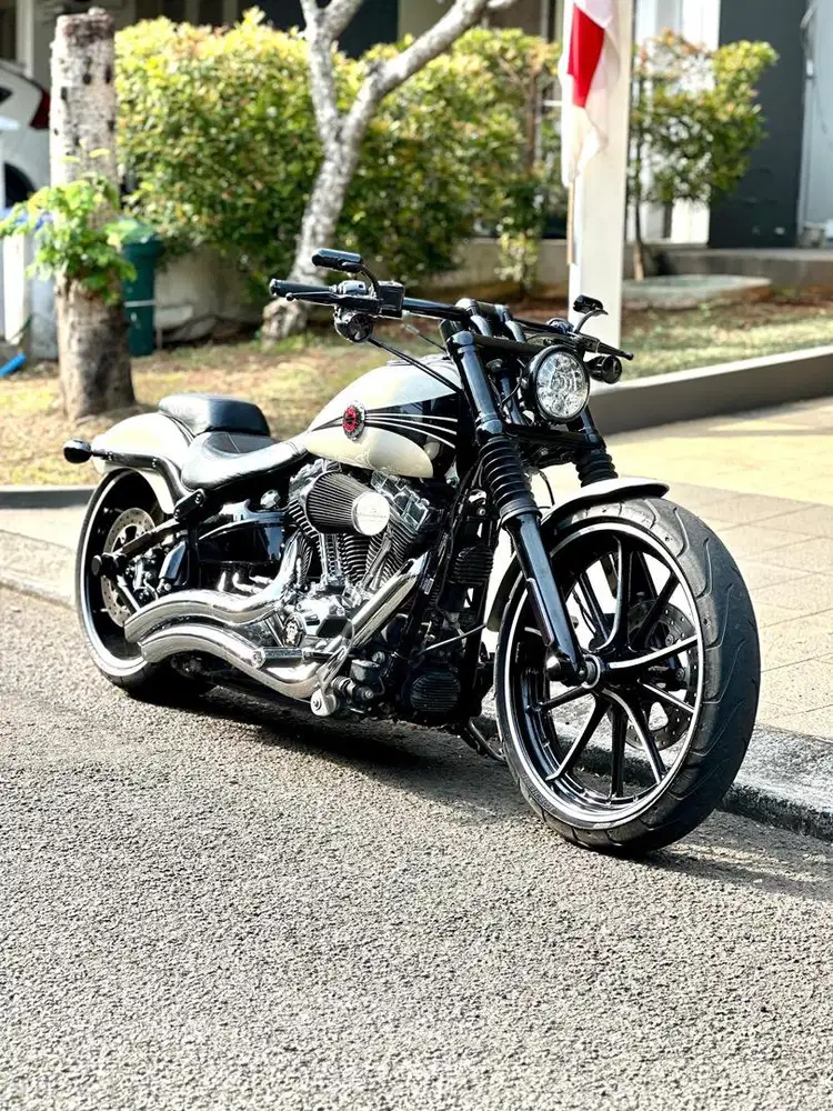 Dijual Harley Breakout 2013 Mabua FP