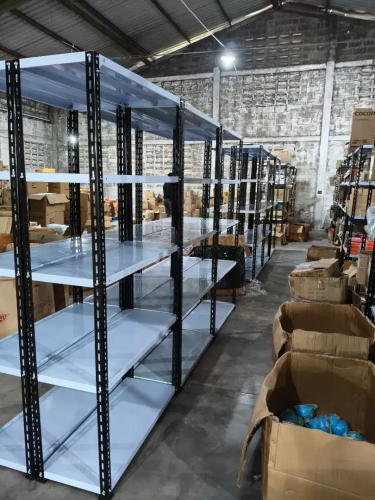 Rak besi siku lubang ramping