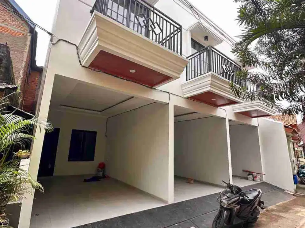 Rumah baru siap huni  nyaman dan strategis, Jakarta . Dekat ke jalan raya Bogor, jalan TB Simatupang, mall graha Cijantung, pasar Jaya Ciracas