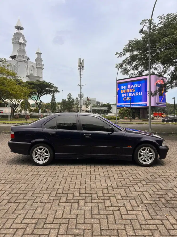 BMW 323i 1999 Bensin