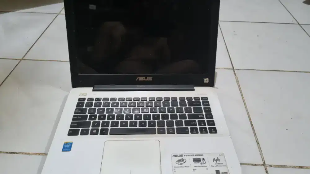 Laptop Asus A 455l core i3 second condition (white color)