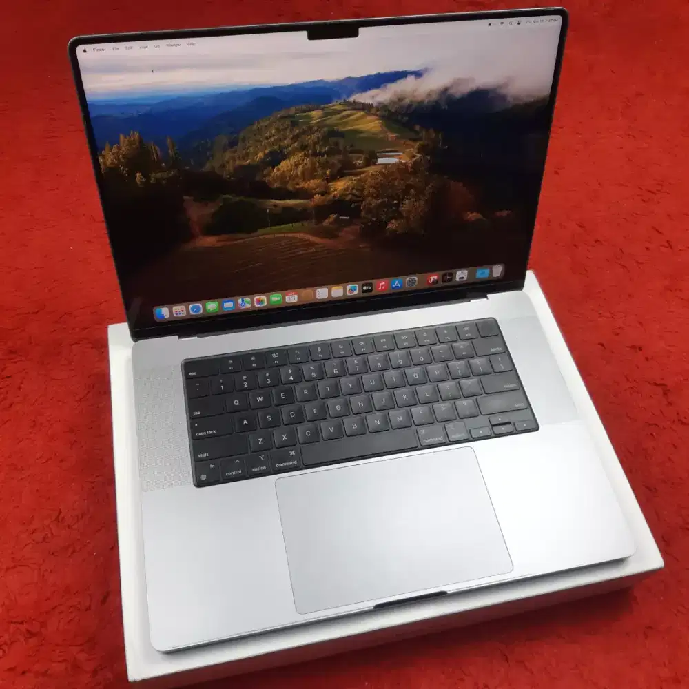 Macbook m1 pro 2021 16 inch ram 32gb ssd 1tb fullset mulus bisa cod
