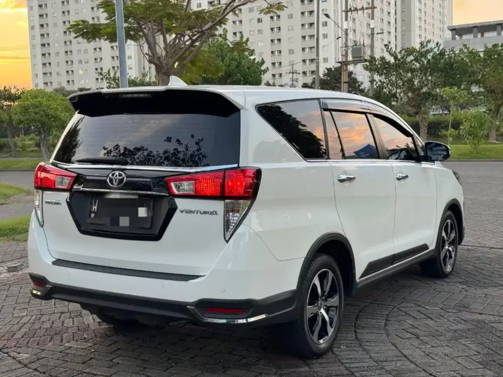 Toyota Innova Venturer Diesel 2022 Matic Putih Mulus