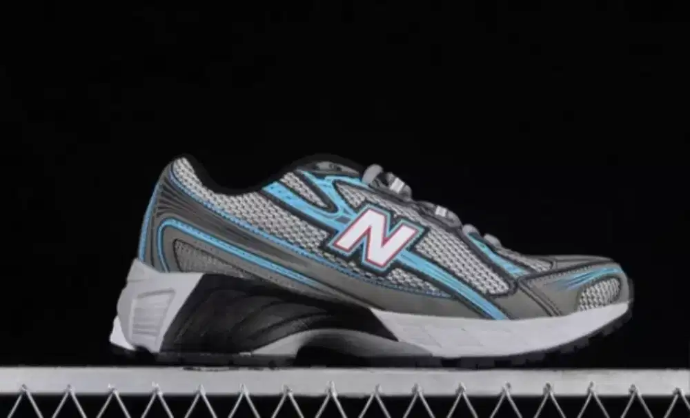 Sepatu New Balance 740 second like new