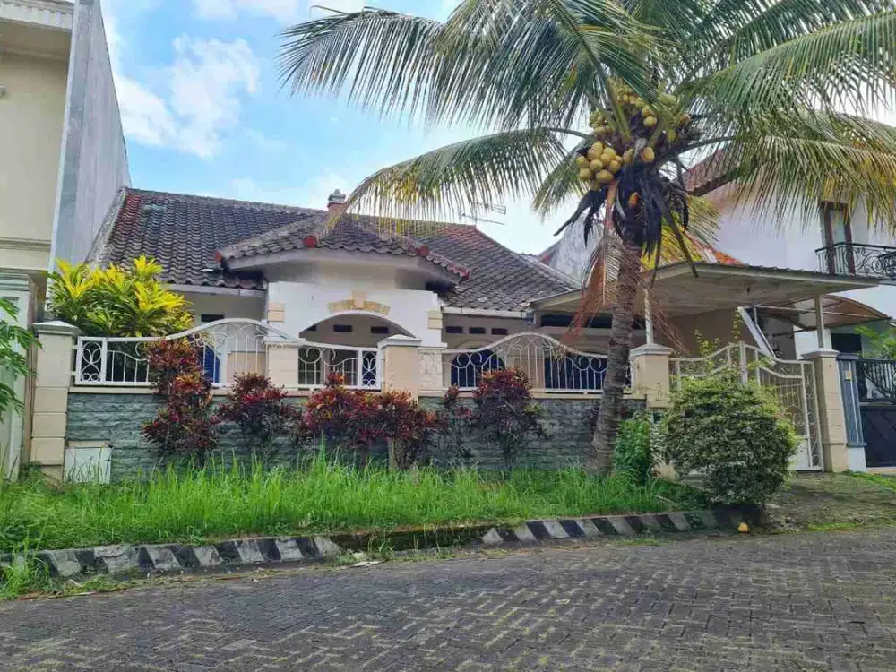 Rumah luas 240 m² Siap Huni Bangunan Bagus di Cluster Eksklusif Araya Malang.