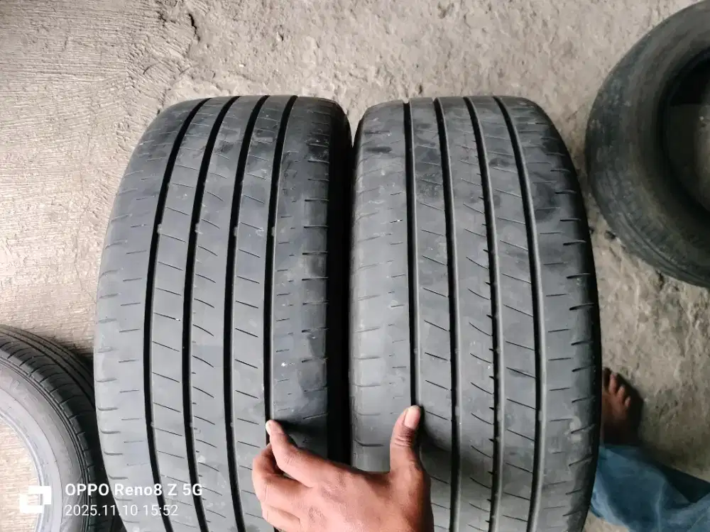 Jual ban mrek bredgestone toosa 235 45 R18 kond 80% 2pcs mulus