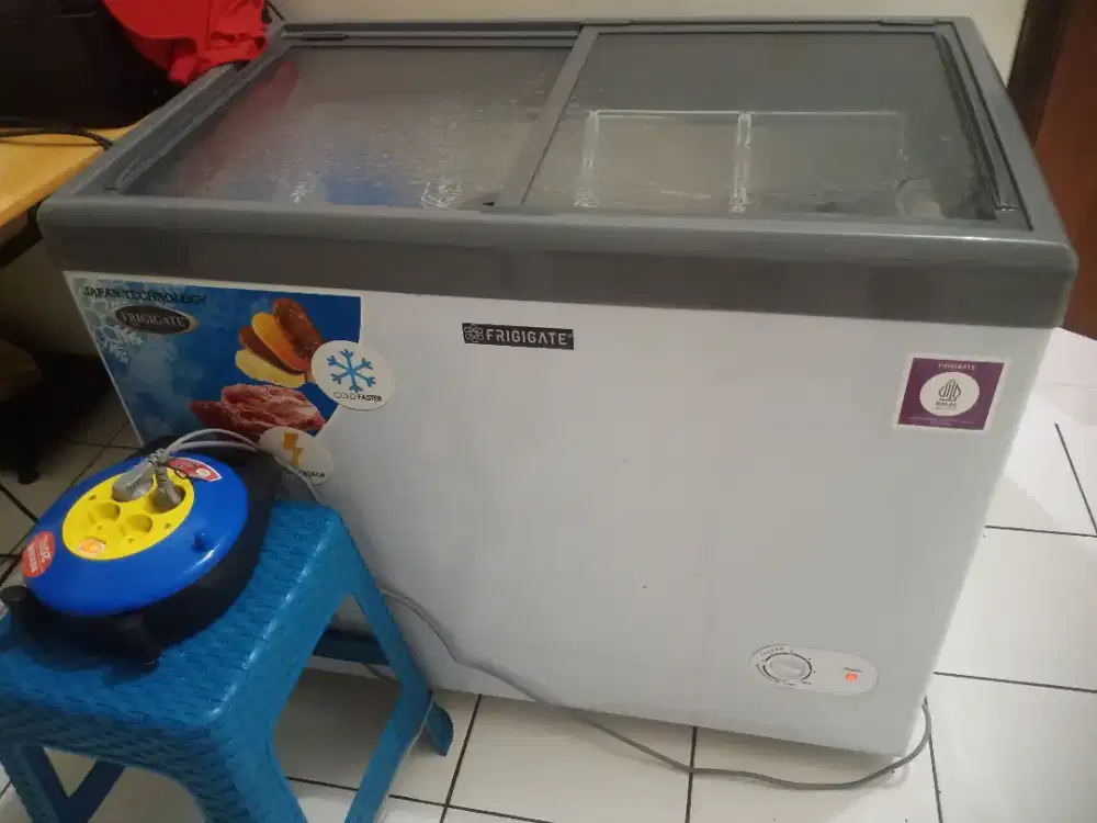 Jual cepat frezeer Frigigate pemakaian 1bln