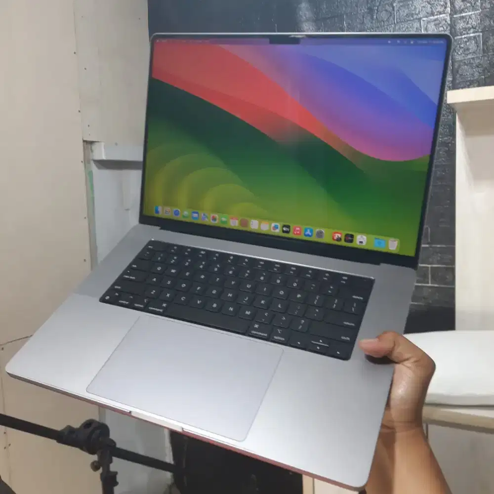 Macbook m1 pro 2021 16 inch ram 32gb ssd 1tb mulus fullset bisa cod