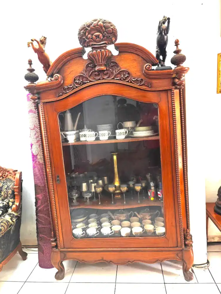 Lemari Hias Antik Jati Ukiran Vintage