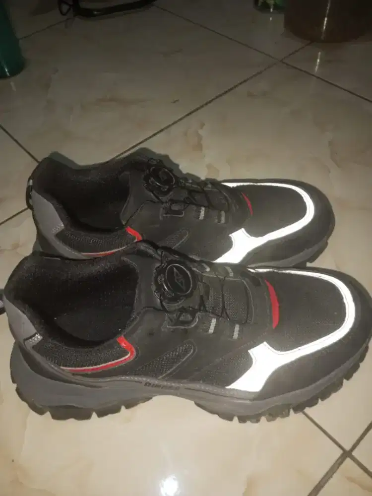 Sepatu sefty untuk kerja