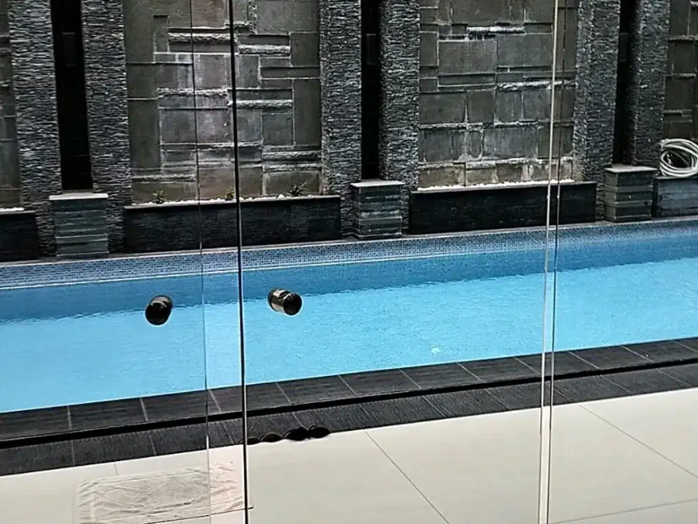 RUMAH GRAHA FAMILI FULL FURNISHED, ADA SWIMMING POOL