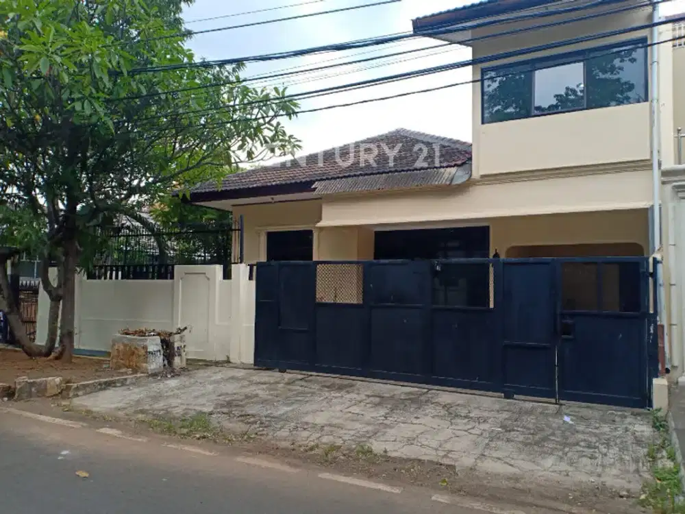 Di Sewakan Rumah Di Kayu Putih GARASI 2 Mobil Jalan Lega