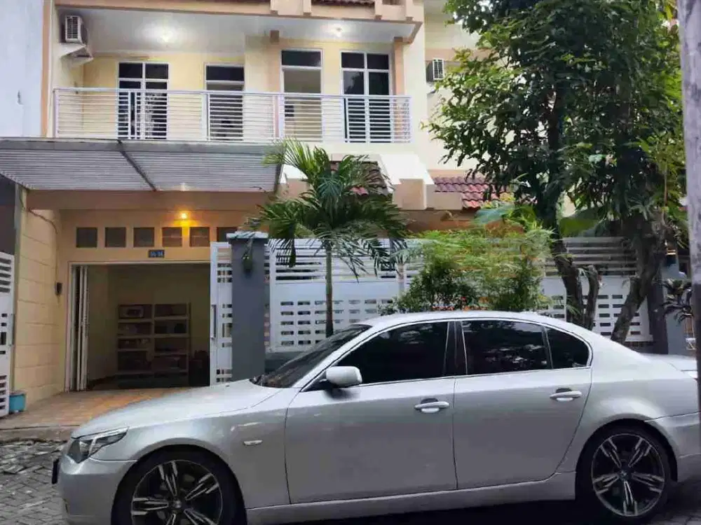 Disewakan RUMAH Bagus Minimalis Full Furnish di Lingkungan Elite SOLO BARU, Siap Huni.